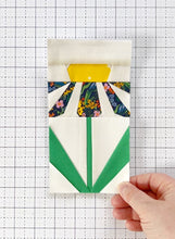 Load image into Gallery viewer, Garden Flower FPP quilt block - PDF pattern